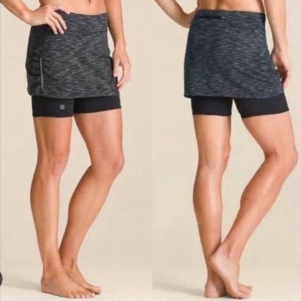 Athleta Skort Gathered Skirt over Shorts Black Gray Striped